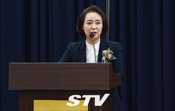 (사)다빛누리 정책비젼포럼 이숙연 이사장이 개회사를 하고 있다
