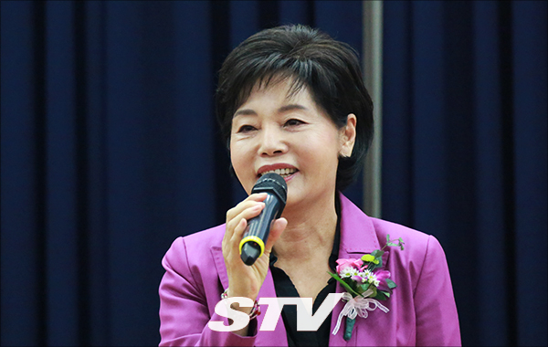 (사)다빛누리 류지영 명예회장이 축사를 하고있다.