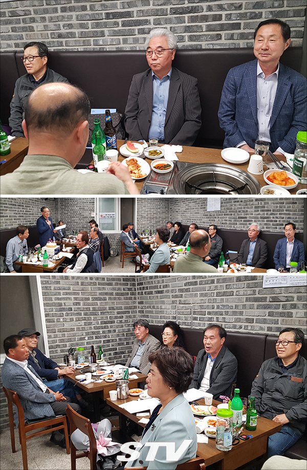 제17대 이선재 회장의 취임식이 개최된 평방옥 식당에서의 참석 향우들과 함께