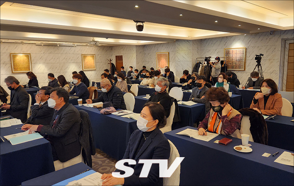 27일 서울 강남구 베스트웨스틴프리미어 호텔에서 열린 공청회에서 전문가들이 주제 토론을 하고 있다.