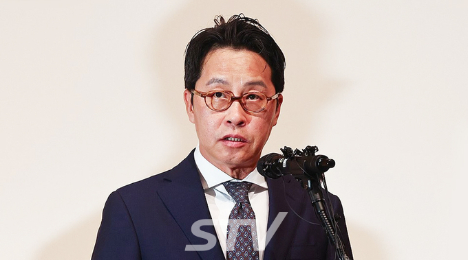 조좌진 롯데카드 대표이사가 18일 서울 중구 부영태평빌딩에서 해킹 사고로 인한 고객 정보 유출사태에 대한 사과문을 발표하고 있다.