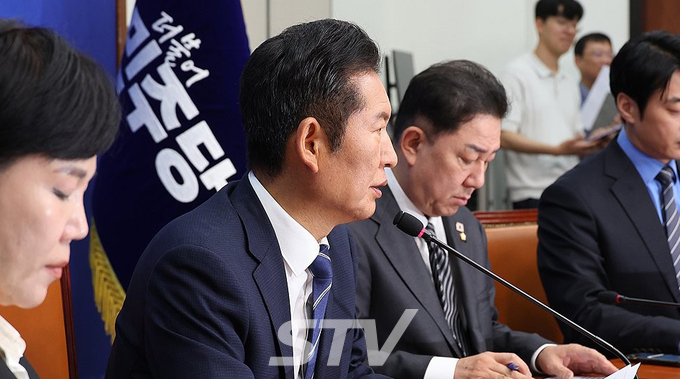 더불어민주당 정청래 대표가 29일 서울 여의도 국회에서 열린 최고위원회의에서 발언하고 있다.