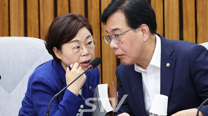 국민의힘 송언석 원내대표와 김정재 정책위의장