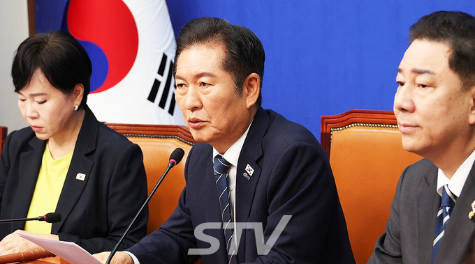 더불어민주당 정청래 대표가 2일 서울 여의도 국회에서 열린 최고위원회의에서 발언하고 있다.