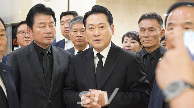 장동혁 국민의힘 대표가 4일 오후 세종시 한 장례식장에 마련된 국가전산망 장애 업무를 담당하다가 극단적인 선택을 한 행정안전부 공무원의 빈소를 찾아 조문한 뒤 발언하고 있다. 사진=세종시