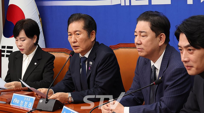 더불어민주당 정청래 대표가 24일 국회에서 열린 최고위원회의에서 발언하고 있다.