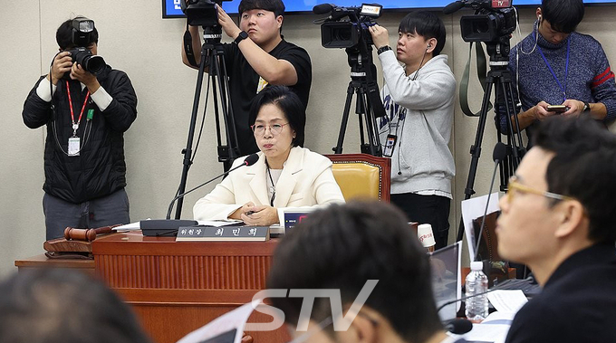 29일 서울 여의도 국회 과학기술정보방송통신위원회에서 열린 과학기술정보통신부 등에 대한 종합감사에 최민희 위원장이 참석해 있다.