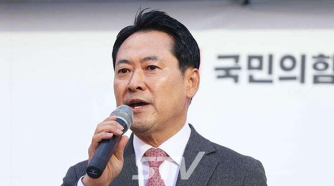 국민의힘 장동혁 대표가 23일 오후 경남 창원시 성산구 중앙동에서 열린 '민생회복 법치수호 국민대회'에 참석해 발언하고 있다.