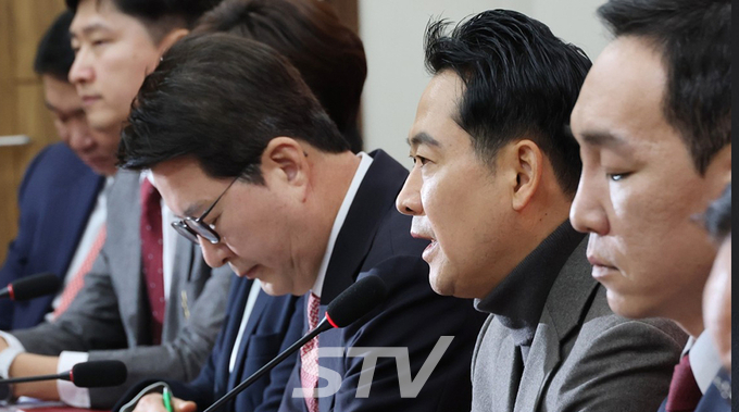 국민의힘 장동혁 대표가 8일 서울 여의도 국회에서 열린 최고위원회의에서 모두발언을 하고 있다.