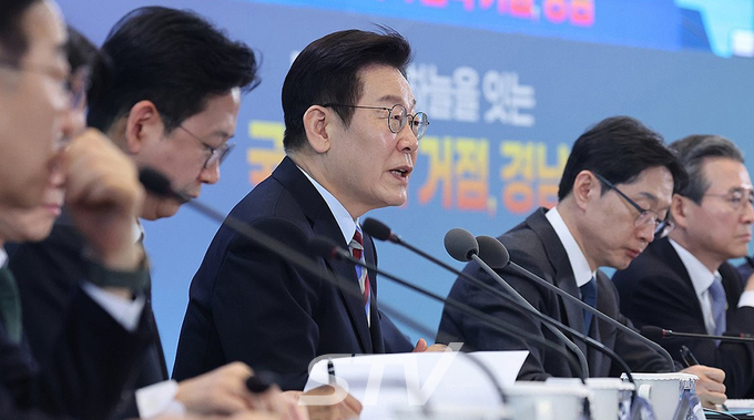 이재명 대통령이 6일 창원 성산구 창원컨벤션센터에서 열린 '경남의 마음을 듣다' 타운홀미팅 간담회에서 발언하고 있다.