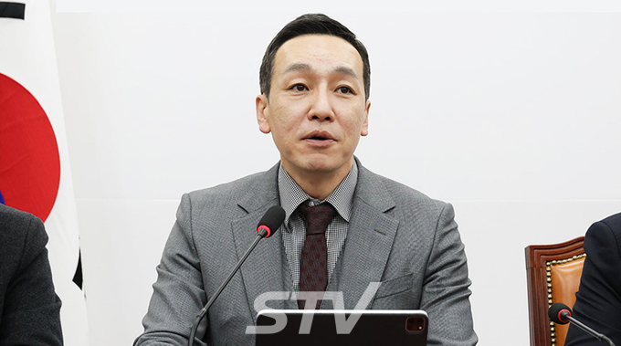 9일 오전 장동혁 당 대표와 송언석 원내대표는 서울 여의도 국회 회의실에서 당 최고위원들과 함께 최고위원회의를 진행하였다.