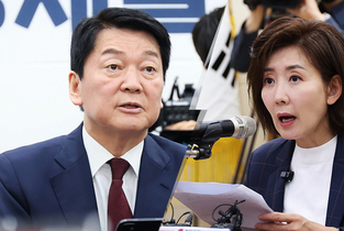 李 지지율 고공행진에도 '탄핵의 강'에 빠진 국민의힘