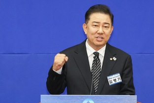김병기, 與 원내대표 선출…“이재명의 블랙” 자처