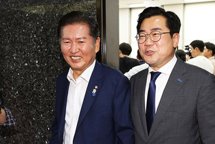 與 당대표 경쟁 본격화…정청래 vs 박찬대 경쟁 '후끈'