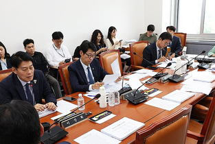 여당 주도로 '방송 3법' 과방위 소위 통과
